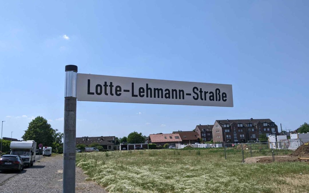 12. Juni 2023 – Unsere Straße hat ein Schild